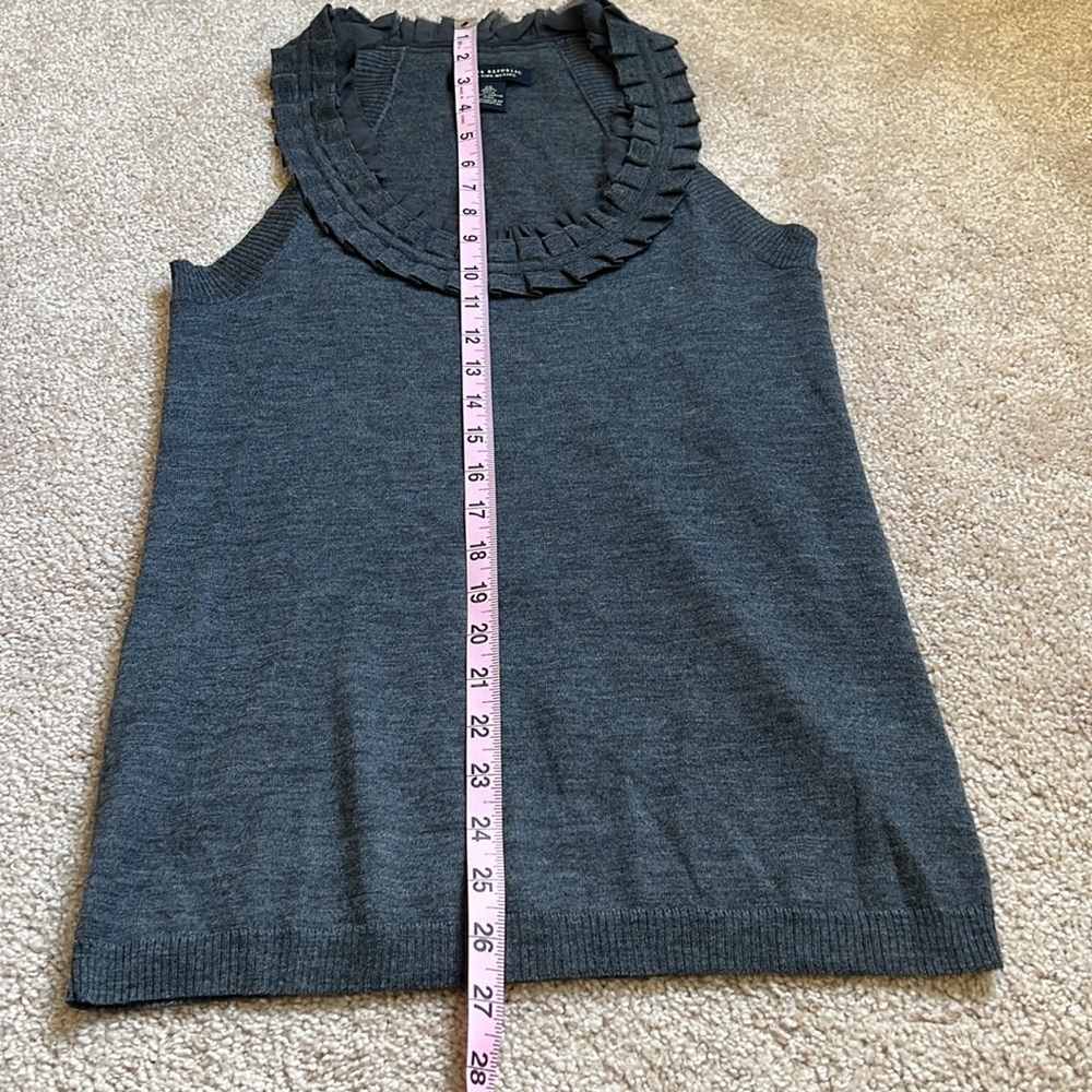 Banana Republic Extra Fine Merino Wool Grey Ruffled Tank  Size XS - Picture 5 of 7